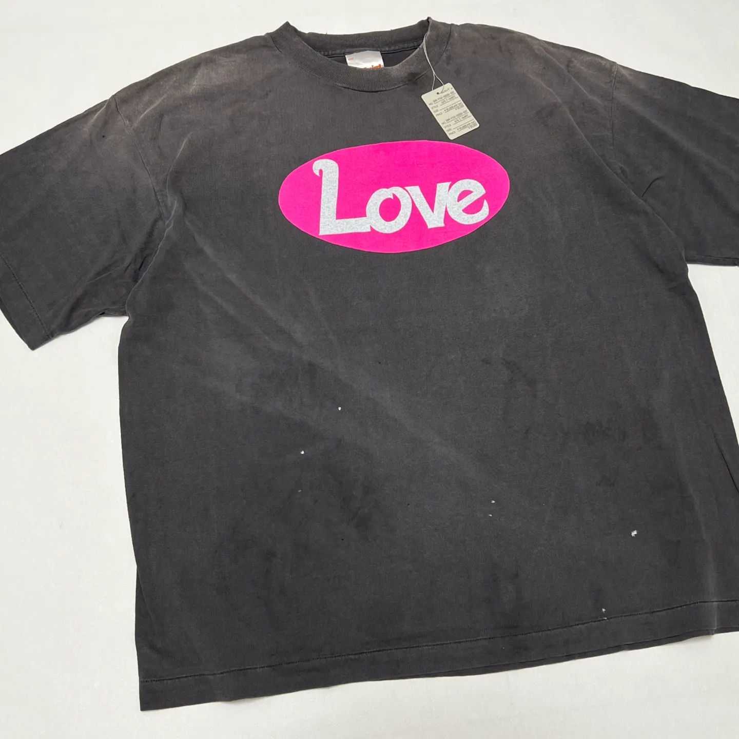 SAINT Mxxxxxx SS TEE/LOVE/BLK LOVE Pink Love Skull Distressed TEE Washed Black S-XL Cylindrical Fabric Ready-made Assute Dyeing Ma Liu Fading Washing Technology Top Printing Technology Handmade Graffiti Splashing Ink Correct Main Mark/Wash Mark/Anti-Counterfeiting Label Top Purchasing Level